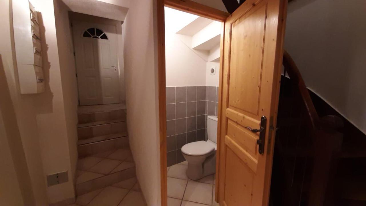 Petite maison de village située entre lacs, cascades et montagnes Virieu-le-Grand Esterno foto