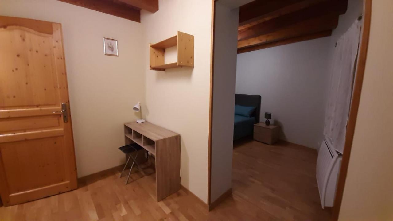 Petite maison de village située entre lacs, cascades et montagnes Virieu-le-Grand Esterno foto