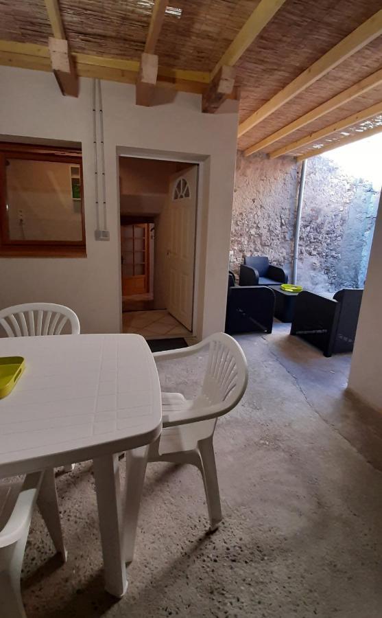 Petite maison de village située entre lacs, cascades et montagnes Virieu-le-Grand Esterno foto