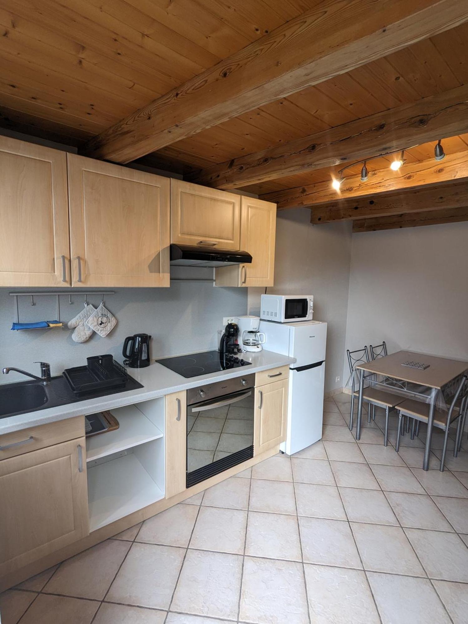 Petite maison de village située entre lacs, cascades et montagnes Virieu-le-Grand Esterno foto